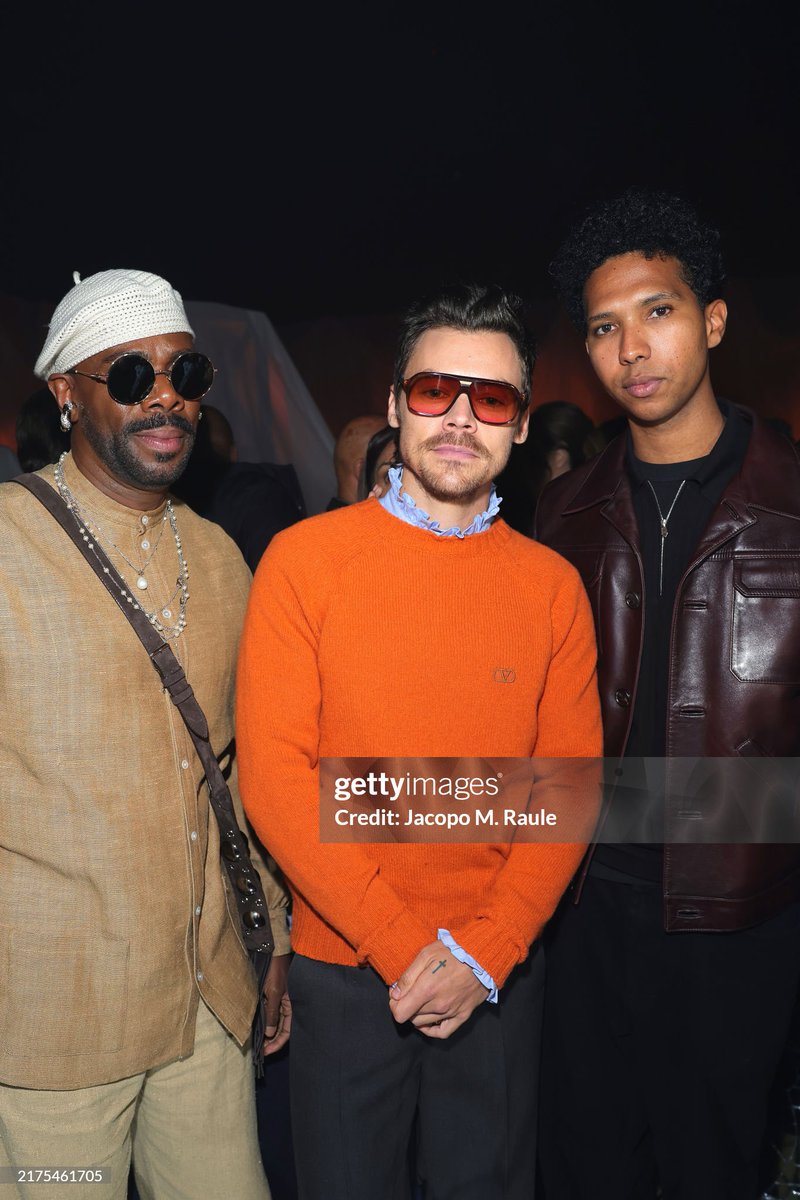Harry_PL_Media's tweet photo. Harry na pokazie Valentino podczas dzisiejszego Fashion Weeku w Paryżu. https://t.co/BianUEJUMk