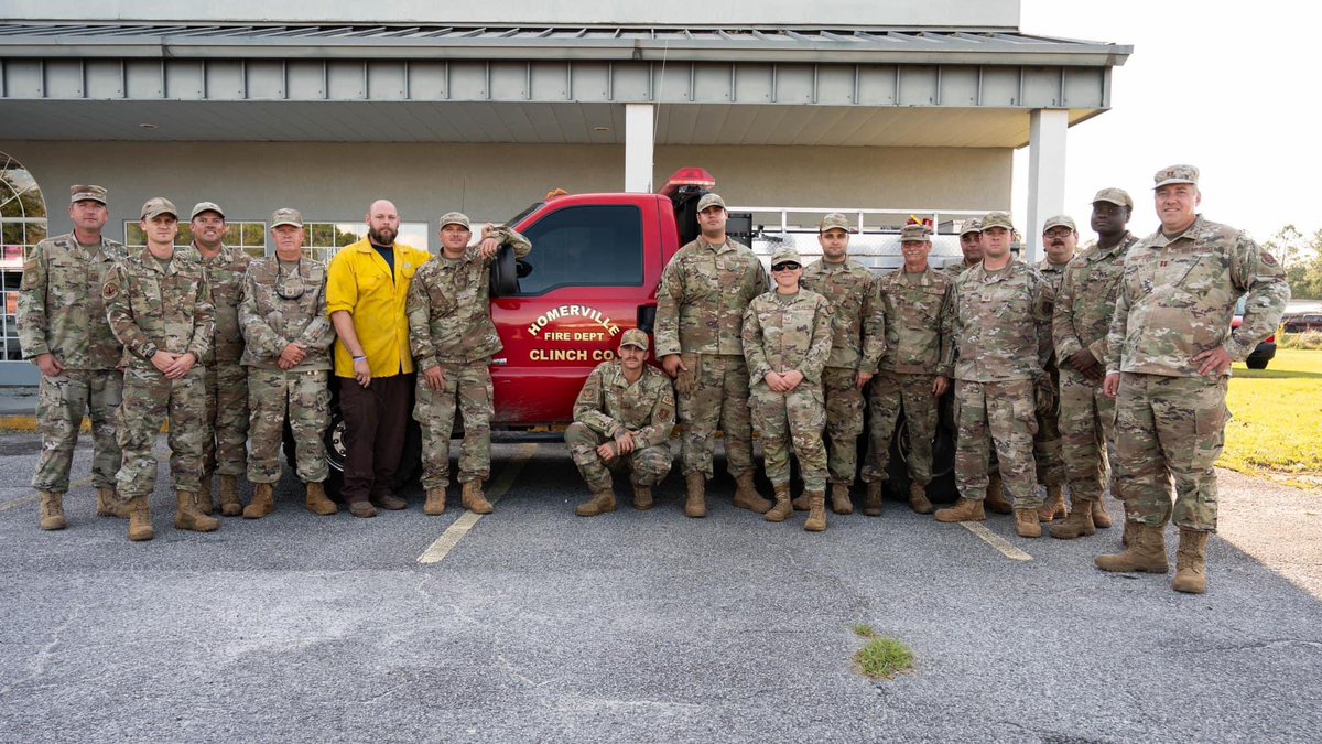 GeorgiaGuard's tweet image. Members of the @116ACW work alongside the Clinch County Fire Department Station, continuing to collaborate with local government to clear debris from the roads after #HurricaneHelene impacted the community. #SharedPurpose #SharedValues #SharedVictory #AlwaysReadyAlwaysThere