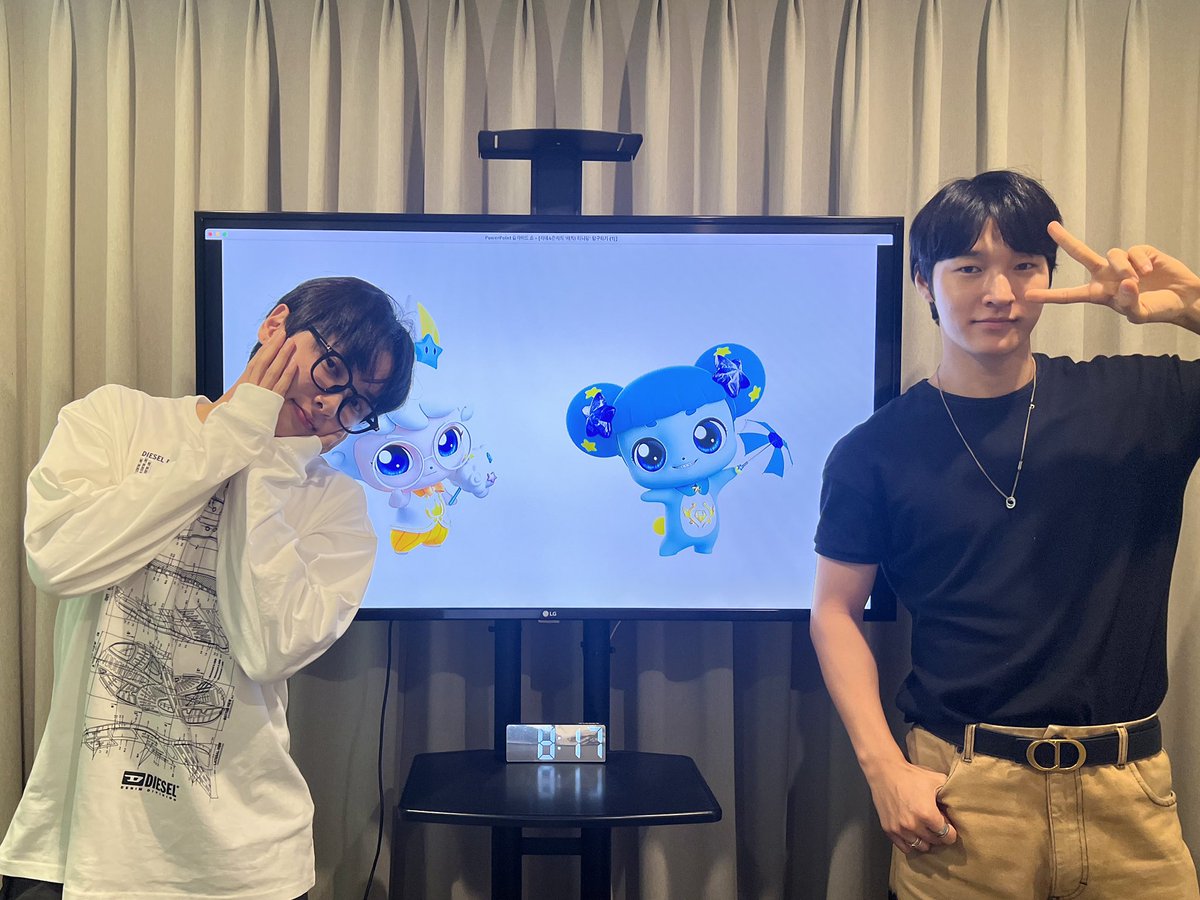 OnlyOneOf_twt's tweet photo. [#Photo/📷]

240929 온리원오브 YouTube Live 

리에&amp;준지의 ‘티니핑 탐구하기’ 미션 완료!✔️
lyOn들도 오늘 즐거웠다고 미더!💭

#OnlyOneOf #온리원오브
#Rie #JunJi #리에 #준지 https://t.co/9Y9S5pEK9R