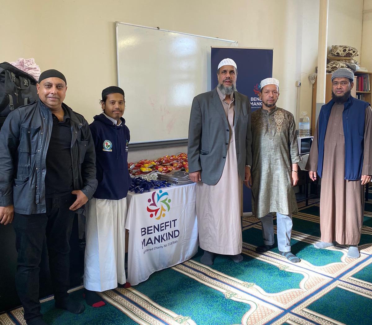 Benefit_Mankind's tweet photo. Join us at #MyMosque events across the UK, where we highlight the work we're doing locally and globally, fostering integration and unity through shared values and beliefs. Everyone is welcome! 🕌🌍🤝 https://t.co/2ZL0V8X6Nj