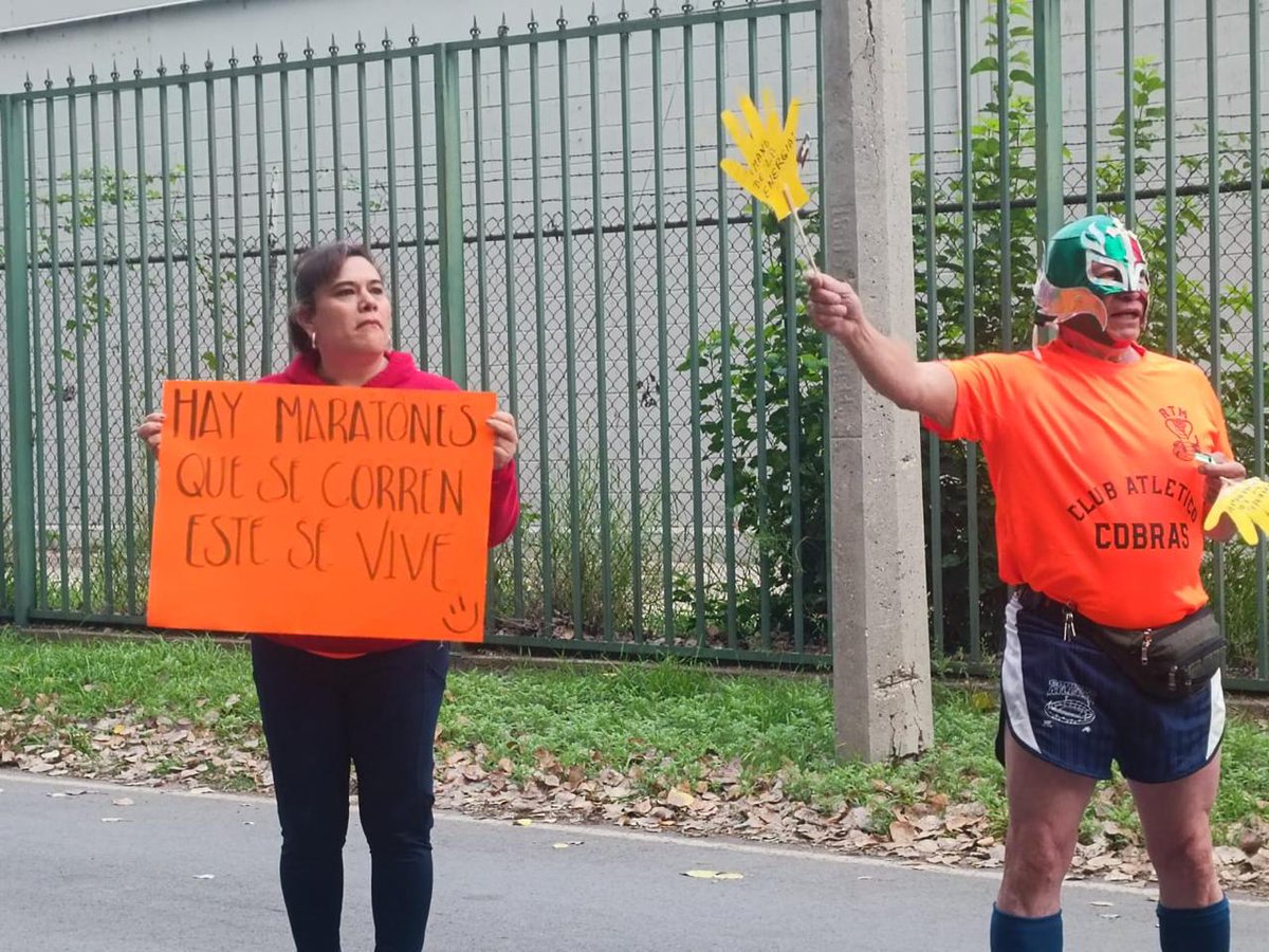 LaUASLP's tweet photo. @AJZGrector @UASLP_Academica 🥳 Con la iniciativa “Adopta un kilómetro”, la energía y el entusiasmo son palpables en cada rincón del Medio Maratón UASLP, gracias a las porras de los clubes que acompañan a los corredores a lo largo del trayecto.
#MMUASLP #VolarEsTuPoder #SLP #Runners https://t.co/Mp8voS66Nv
