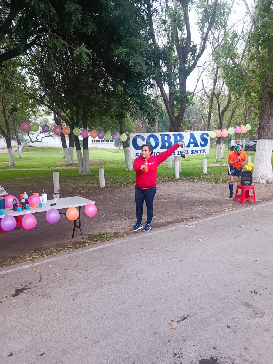 LaUASLP's tweet photo. @AJZGrector @UASLP_Academica 🥳 Con la iniciativa “Adopta un kilómetro”, la energía y el entusiasmo son palpables en cada rincón del Medio Maratón UASLP, gracias a las porras de los clubes que acompañan a los corredores a lo largo del trayecto.
#MMUASLP #VolarEsTuPoder #SLP #Runners https://t.co/Mp8voS66Nv