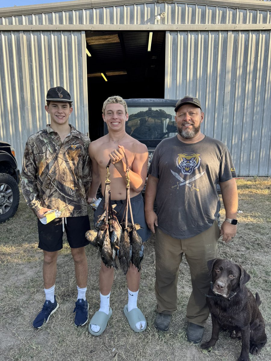 CarsonWestTX's tweet image. Two good mornings in Garwood for closing teal weekend with my dad, brother, and Myles. And Roux.
Running Back Camp at 12:30. Batting cage and fielding at 6.
#DuckHunting
#Outdoors
@Football_TMHS
@TMHSBaseball
@CoachJDCary
@CoachWiggins12