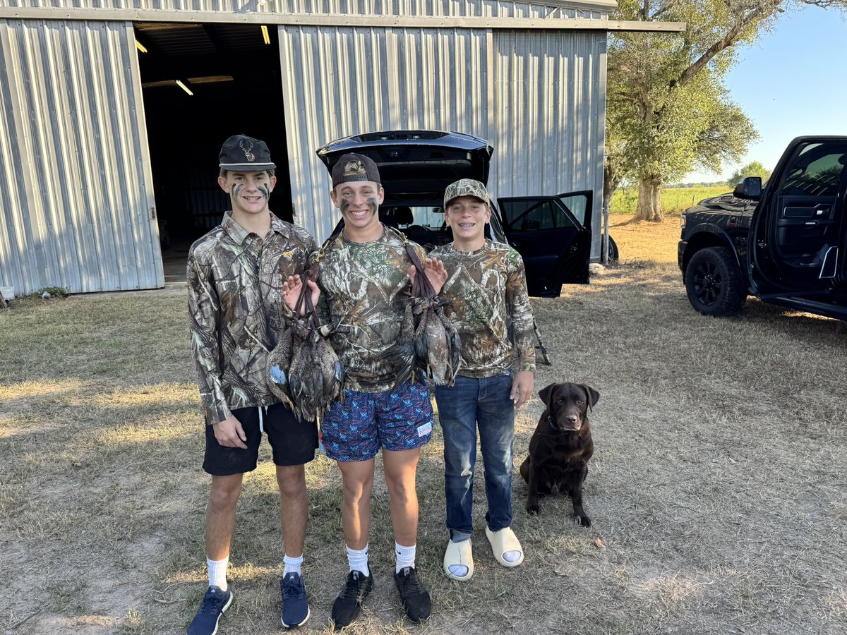 CarsonWestTX's tweet image. Two good mornings in Garwood for closing teal weekend with my dad, brother, and Myles. And Roux.
Running Back Camp at 12:30. Batting cage and fielding at 6.
#DuckHunting
#Outdoors
@Football_TMHS
@TMHSBaseball
@CoachJDCary
@CoachWiggins12