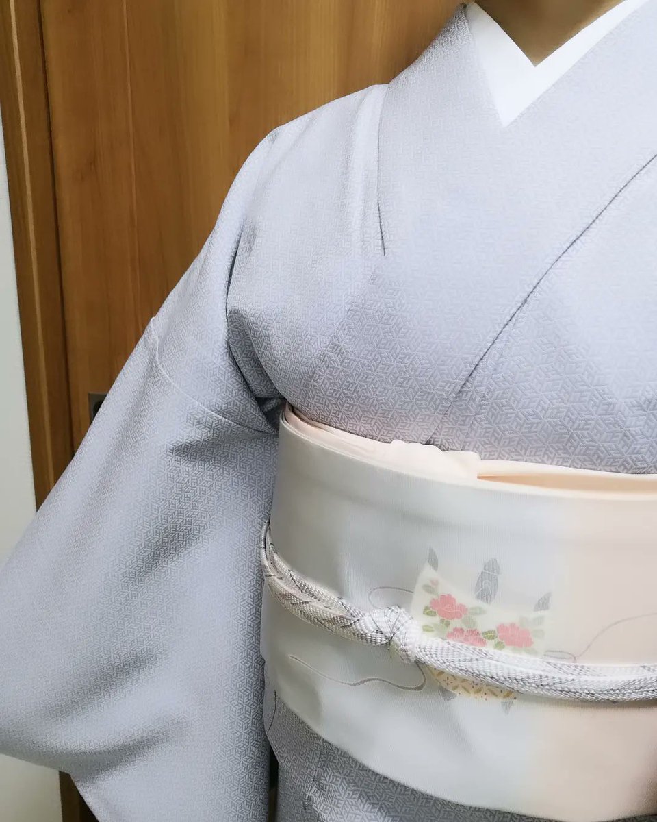 endli9ap9's tweet photo. 今日の着物。
ワタマサ御召の単衣洗える仕様。
名古屋観光ホテルのお料理美味しかった。
#着物でパーティー
#着物友達募集中
#着物好きさんと繋がりたい 
#着物
#着物コーディネート
#kimono https://t.co/9KxFVk6xYa