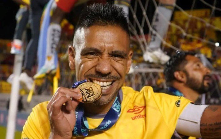 Gracias por todo <a href="/figueroa_negro/">Figue</a> no hay palabras para referirnos al máximo referente de lo que fue <a href="/Aucas45/">S. D. Aucas Oficial</a> Larga vida y gratitud, siempre serás nuestro eterno capitán!