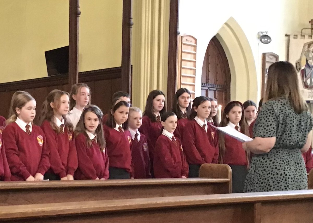 WellfieldMiddle's tweet photo. A huge thank you and well done to the choir members who attended the Harvest Festival at St Alban’s this morning. You did a brilliant job. Thank you to Rev Tim for the invitation. #wmsmusic #wmscommunity https://t.co/zShioOdikX