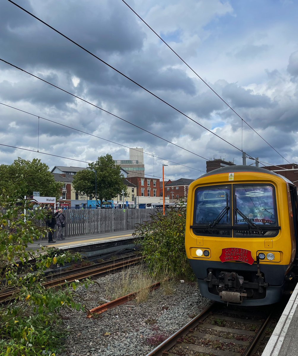 Barberstig's tweet image. Our next major stop is here at Walsall with just under a 30 minute break here before we continue our journey. 

#class323farewell #WMR