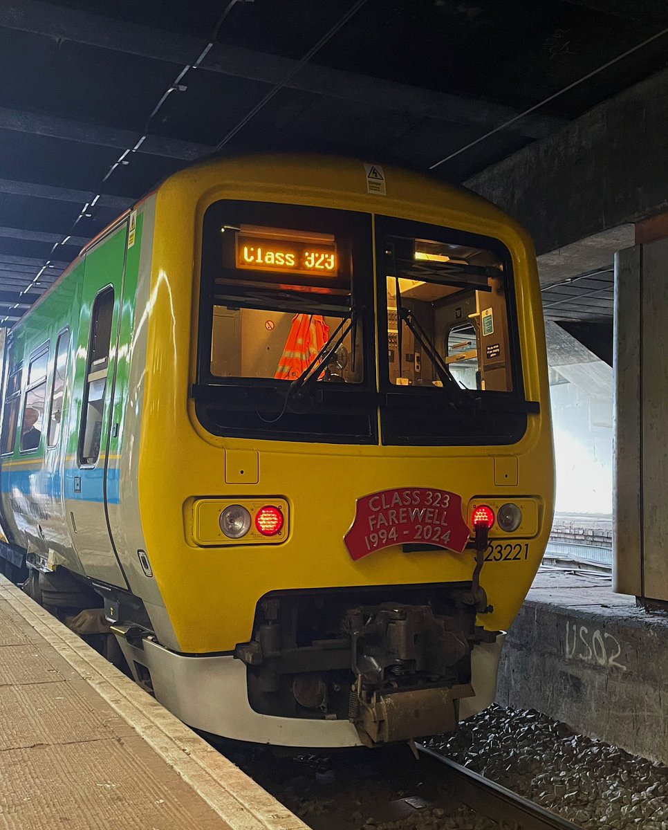 Barberstig's tweet image. Our next major stop is here at Walsall with just under a 30 minute break here before we continue our journey. 

#class323farewell #WMR