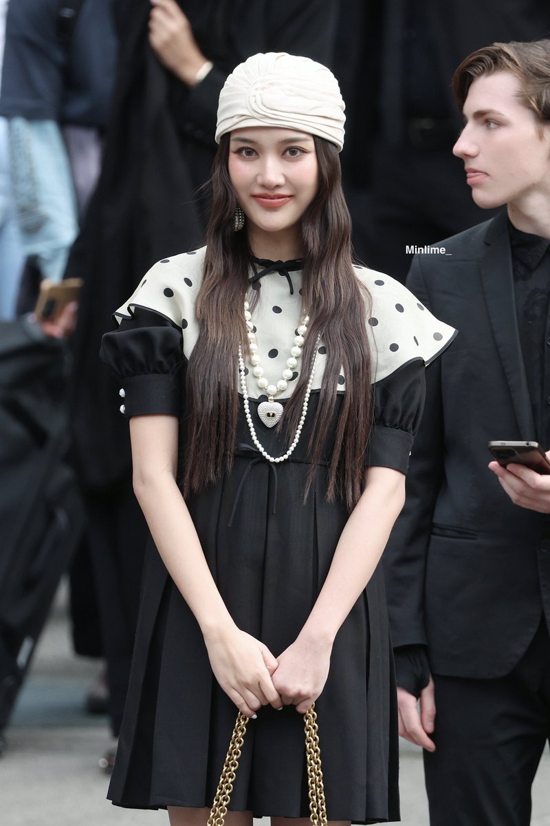 🫰🏻🫶🏻😘

PAVILLON DES FOLIES X SAROCHA
#PavillonDesFoliesxFREEN
#VALENTINOGARAVANI
#ParisFashionWeek