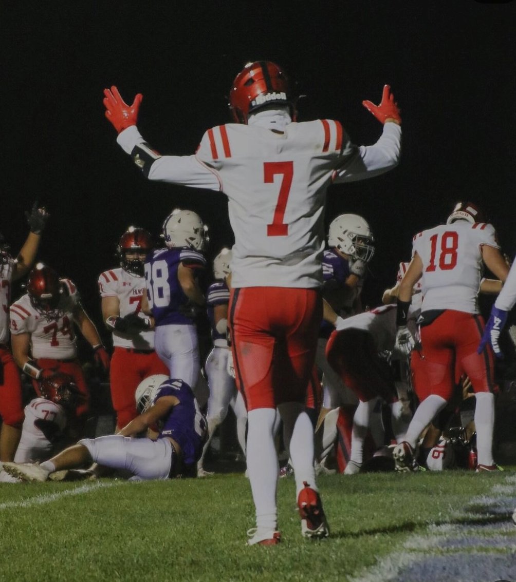 fleck_wyatt's tweet photo. Huntley vs Hampshire Game 🏈🏆 https://t.co/bG5ZuZoi6B