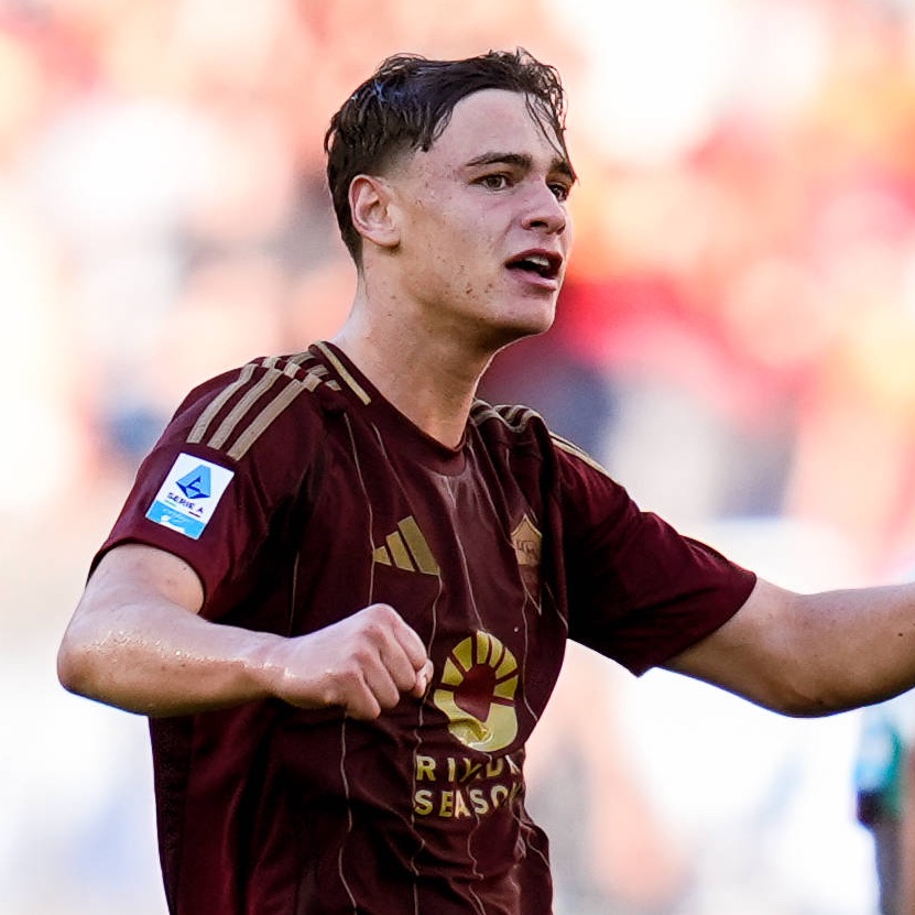 20 year old Roman born Niccolo Pisilli has scored his FIRST Serie A goal for the club ❤️🇮🇹

He’s been at Roma since he was just 9 years old, so this was a childhood dream come true.

AND it was the comeback winner 👏