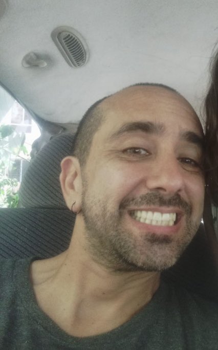 veropacheco's tweet photo. Aguas chicas no se vayan a topar con este personaje. Me dejó de recuerdo la ropa cortada con tijeras y mensajes de insultos y amenazas.  Se llama Derek Limón y es cocinero.  #quelavergüenzacambiedelado https://t.co/PLF3EbZYGz