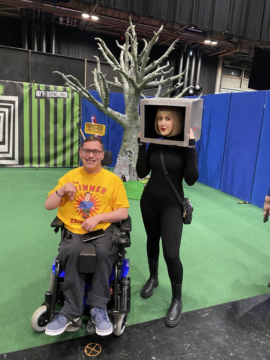 JoshuaRowe93's tweet photo. .@Acmecomiccon was brilliant yesterday in Glasgow! As a Massive Red Dwarf fan, it was amazing to meet @DougRDNaylor &amp; Hattie Hayridge!! I had a ball!!

#RedDwarf  #MoreReliableThanAGardenStrimmer https://t.co/p9C6ZkaDTN