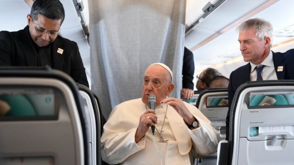 El Papa Francisco afirma que el aborto es ‘un homicidio’ y el médico que lo practica es ‘un sicario’

“Un aborto es un asesinato, se mata a un ser humano. Y los médicos que hacen esto son sicarios. Y eso no se puede discutir”.