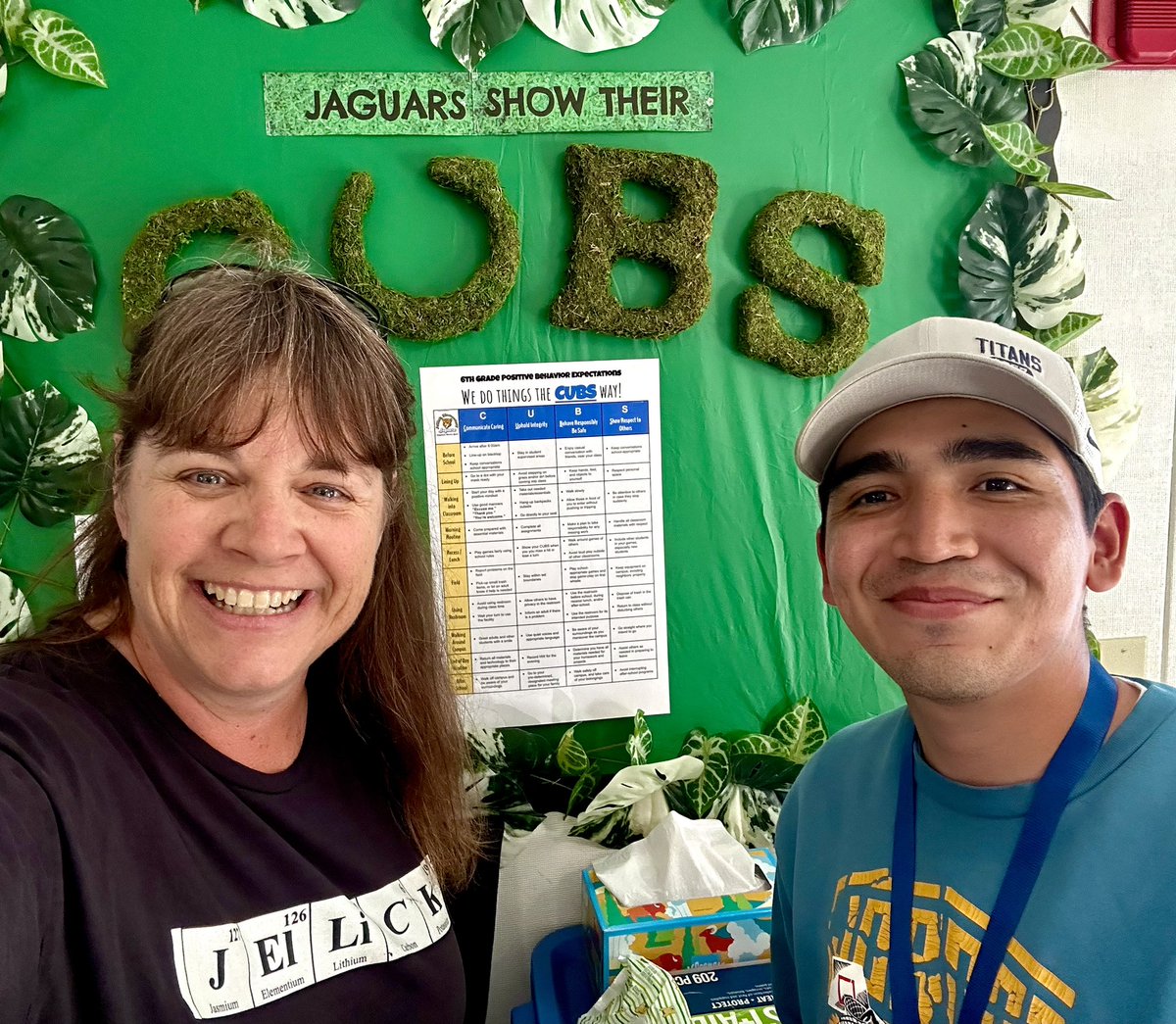 JellickBuck's tweet image. 24/25 Day#33d
🤩 Alumni Visitor!🤩
What a nice surprise to have Mr Daniel stop by &amp;amp; say hello as an @Opt4Learning extra Staff Member!
So PROUD to hear he’s finishing up his teaching credential as a Physical Fitness Educator &amp;amp; will be ready to bring new energy to our sts!
#2014