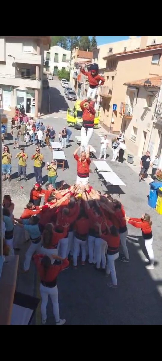 Festa Sant Miquel a Castellví de Rosanes, gràcies @vailetsdegelida i <a href="/margeners/">Margeners de Guissona</a> per compartir i convidar-nos a aquesta diada. Vam començar amb un Pd4, seguit d'un 3d6, un 4d6 i finalitzem amb Pd4. Bona actuació, bones sensacions i molt bon ambient. Amunt Potes!!! #Amuuuunt