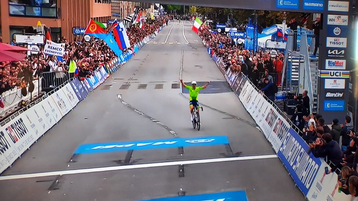 StefanoLagna's tweet photo. Taddeo World Champion 😍😍😍 @TamauPogi @dmt @WalBike @TeamEmiratesUAE https://t.co/BN0PjnaBq1