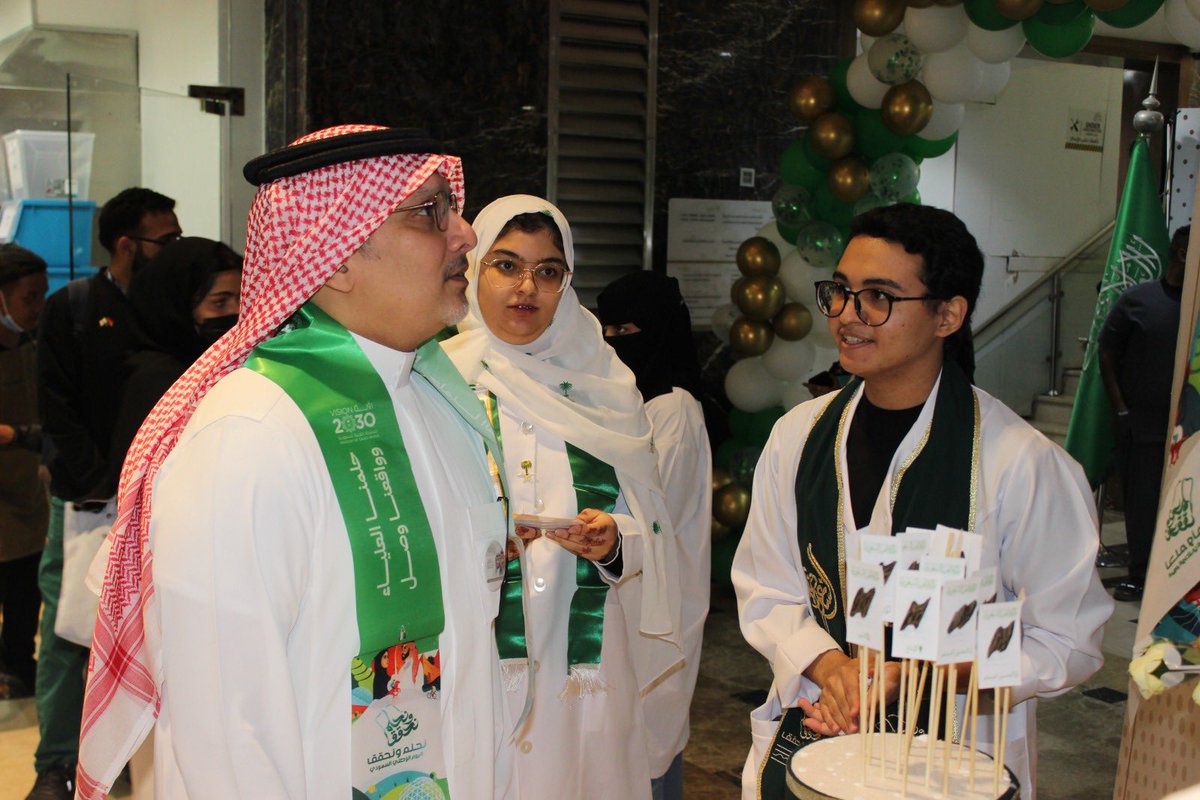 vision_colleges's tweet photo. وبجهود مميزة، أنشأ الطالب رضوان النمري من كلية الرؤية الطبية بجدة معرضًا افتراضيًا للحفل المُقام بالكلية، فكرة مبتكرة وعمل رائع يبرز إبداع الطلبة وجهود الكلية في إبراز المواهب.

لزيارة المعرض الرجاء المسح على الـQR التالي: 
 
#مستقبل_التعليم_المتميز https://t.co/F3UkmbwMiy
