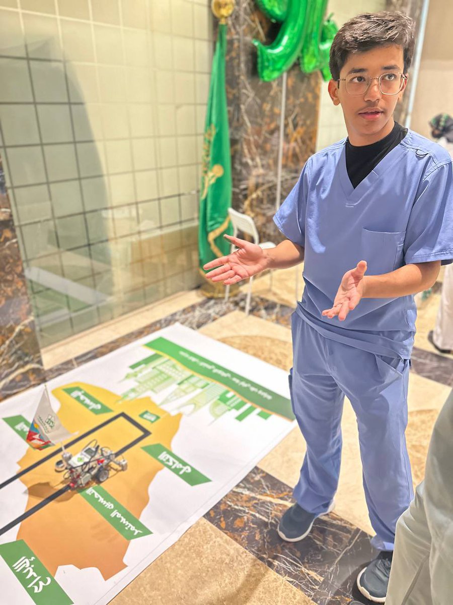 vision_colleges's tweet photo. كما ابتكر الطالب النشمي الحربي، أحد طلاب كلية الرؤية الطبية بجدة والحائز على براءة اختراع، عرضًا مميزًا لقيم الكلية باستخدام روبوت! 

حيث يقوم الروبوت بالتوقف عند كل قيمة من قيم الخطة الاستراتيجية ويقدم تعريفًا صوتيًا لها. 
#مستقبل_التعليم_المتميز https://t.co/ZpKrX0xKhN