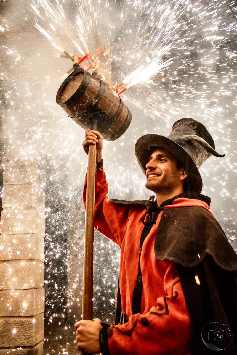 La Diada de Sant Miquel va ser un èxit! Gràcies als <a href="/diablesllacuna/">Diables La Llacuna</a> i <a href="/DiablesdelArboc/">Diables de l'Arboç</a> per acceptar la invitació de venir a Igualada. 

📷 juditmorera_fotografia