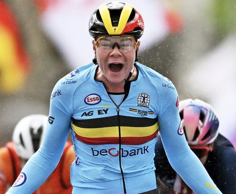 de_reu_saar's tweet photo. Happy 'the two best riders of the season became Worldchampion this weekend' day! 🥰🥰🥰 https://t.co/vrUBVoW4Z8
