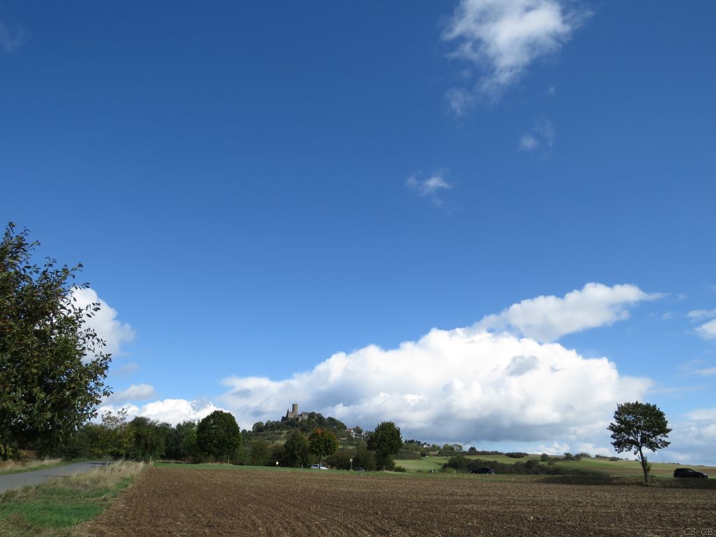 beingmyself_25's tweet photo. 28.09.2024
Blick zum Gleiberg mit Burg Gleiberg
Die Burg Gleiberg mit dem umgebenden Dorf Gleiberg ist ein namensgebender Teil von Krofdorf-Gleiberg und gehört zur Gemeinde Wettenberg im Kreis Gießen in Mittelhessen.
#Gleiberg #BurgGleiberg #Gießen #Lahntal #Mittelhessen https://t.co/35Rhnrgp6G