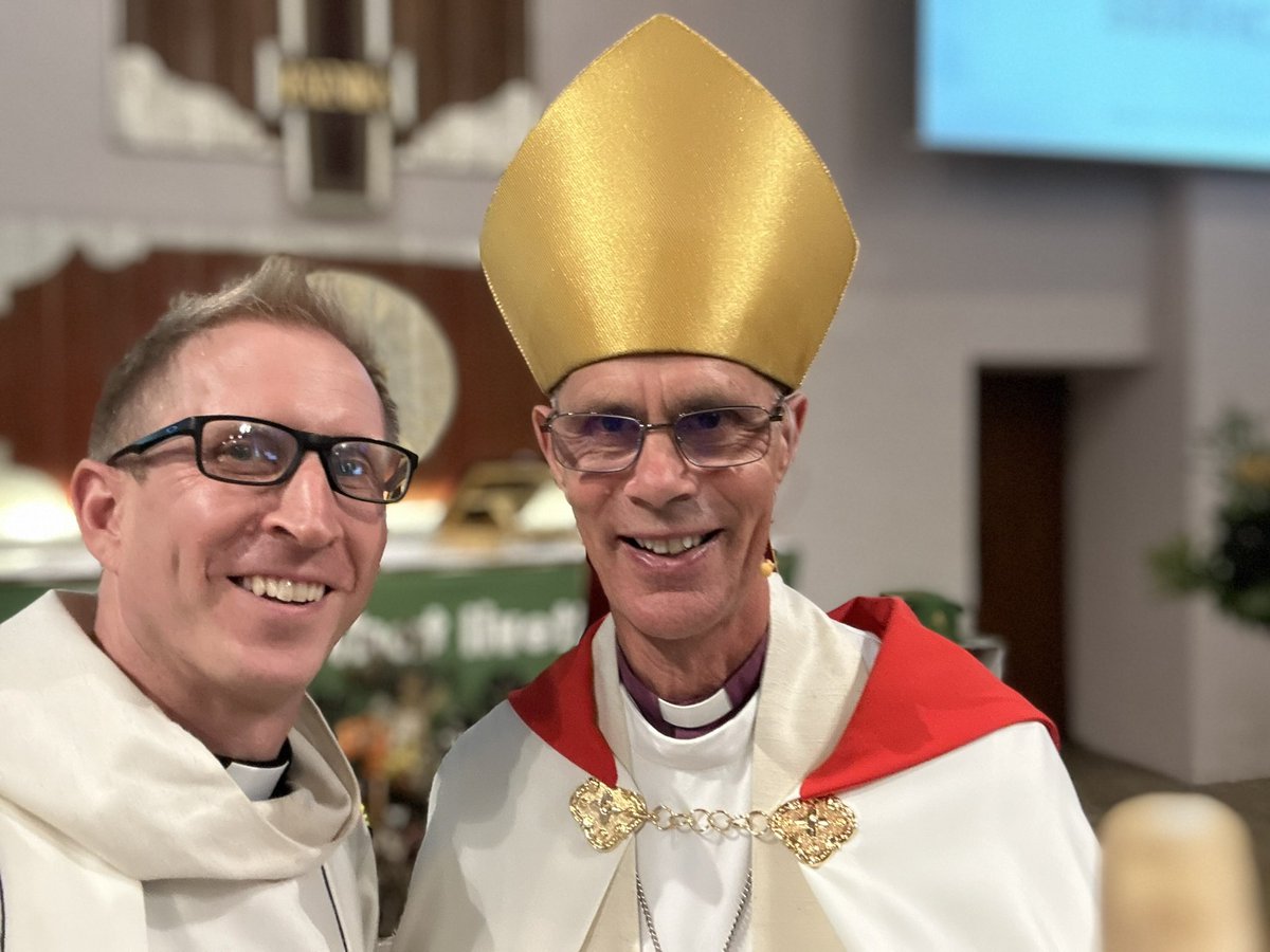 #bishopselfie alert! We had a #confirmation service tonight at the <a href="/GSChurchSM5/">Good Shepherd, Carshalton Beeches</a>, and I couldn’t help it with the embarrassing habit of selfies. This time with <a href="/BishopRCheetham/">Richard Ian Cheetham</a>, formerly of Kingston, who confirmed me in 2002. <a href="/SouthwarkCofE/">Southwark Diocese</a>