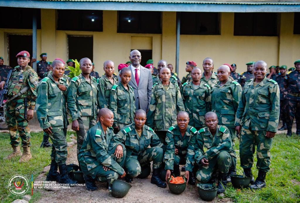 VPMDefenseRdc's tweet image. Le @VPMDefenseRdc S.E.Me @GuyKabombo MUADIAMVITA poursuit sa tournée des provinces dans le cadre de son vaste programme de #Redynamisation des FARDC.
Kisangani, Chef lieu de la Province de la TSHOPO a accueilli, le Vice-Premier Ministre, Ministre de la defense…