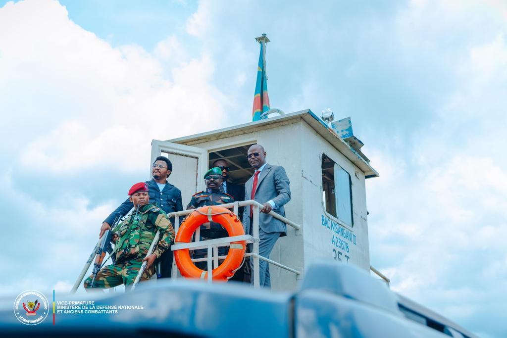 VPMDefenseRdc's tweet image. Le @VPMDefenseRdc S.E.Me @GuyKabombo MUADIAMVITA poursuit sa tournée des provinces dans le cadre de son vaste programme de #Redynamisation des FARDC.
Kisangani, Chef lieu de la Province de la TSHOPO a accueilli, le Vice-Premier Ministre, Ministre de la defense…