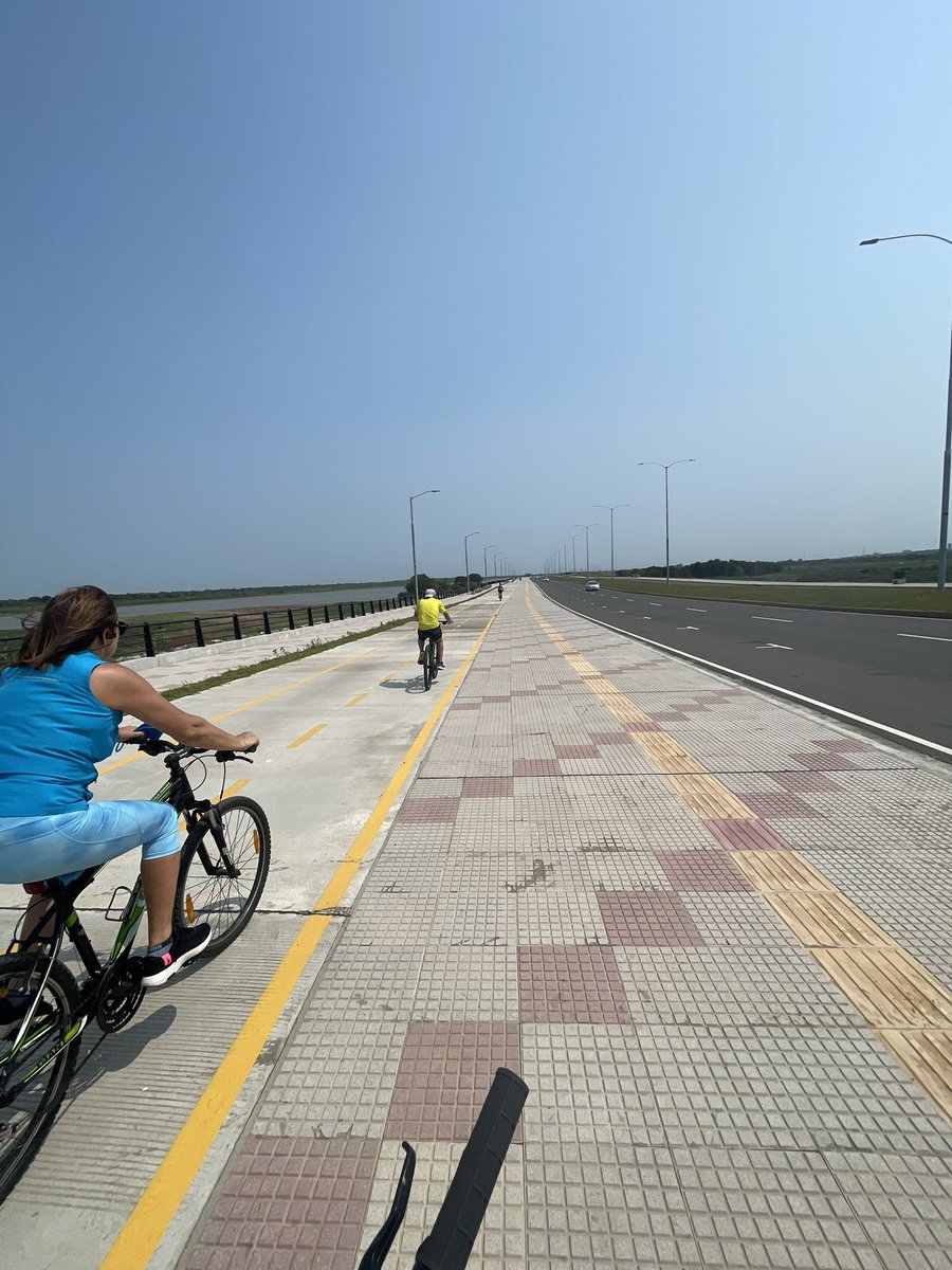 aalliana's tweet image. Está buena la costanera sur.
1. Bici senda amplia ✅
2. Espacio para caminar/correr ✅
3. Parque infantil ✅
4. Bańos ✅
5. Estacionamiento ✅
6. Vista al río ✅