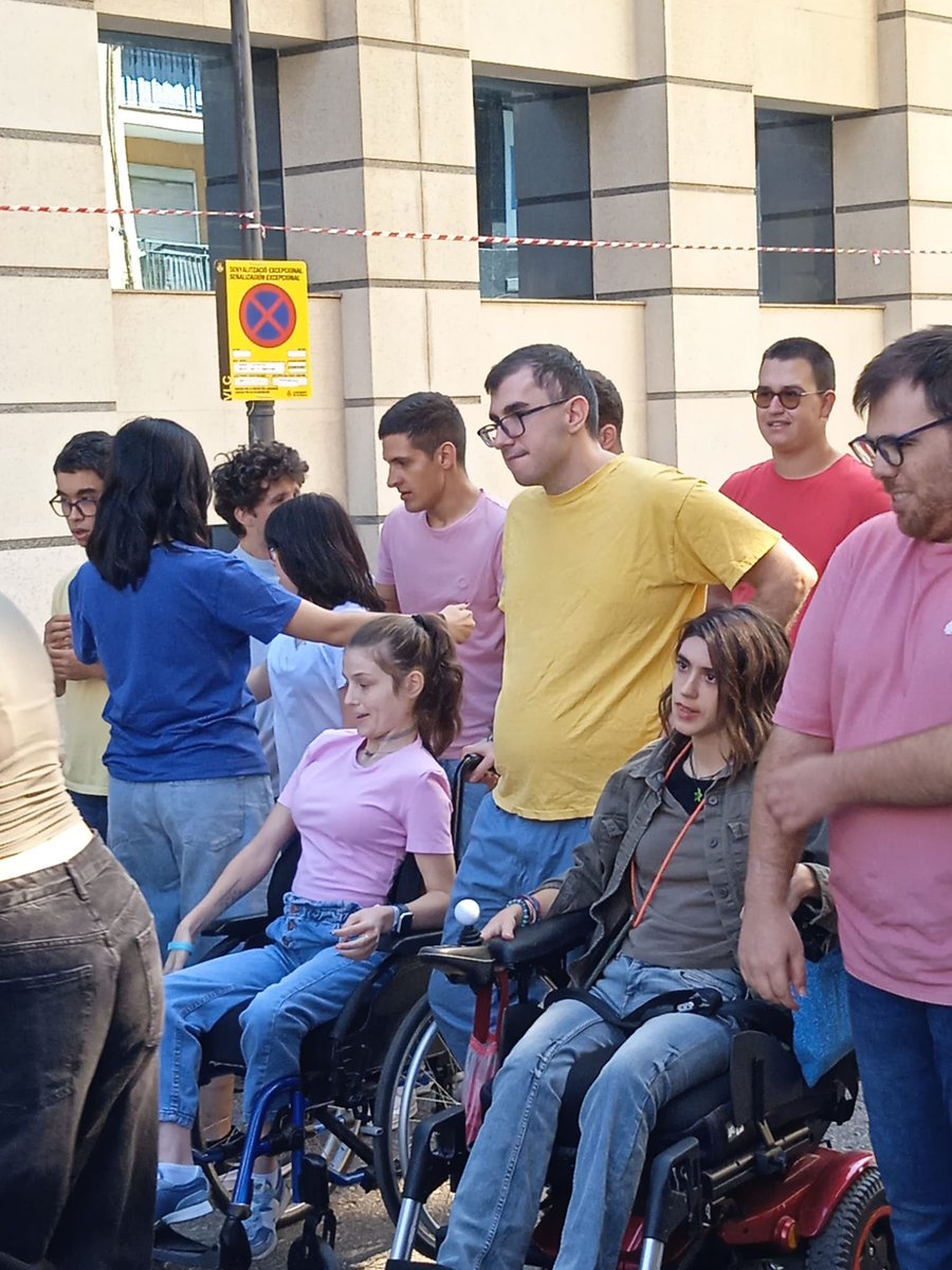 Un #regalodelavida participar como #DefensoraPersonasConDiscapacidsdValencia en una de las mesas redondas en el 1Encuentro entre #discapacidad y mundo fallero, aprendiendo  y aportando, experiencia  muy enriquecedora. Gracias asociación #inclusiónfallera,asociaciones.. Un éxito!