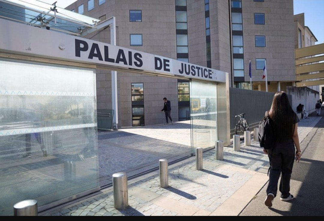Affaire des "viols de Mazan" : LAISSEZ LA PRESSE TRAVAILLER ! 😠 

Le huis-clos a été décrété contre la volonté de la partie civile, et les journalistes n'ont pas été autorisés à couvrir le débat contradictoire sur les images diffusées 
COMMUNIQUÉ ⬇️ 
snj.fr/cour-criminell…