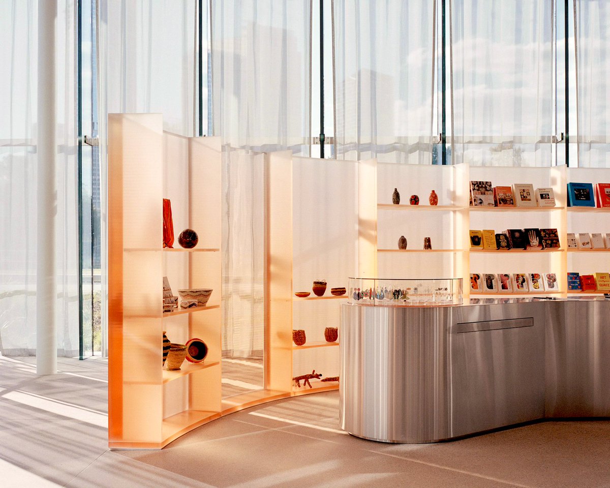 luusssso's tweet photo. This translucent orange bookshelf design >> https://t.co/UkWGcBFN7T