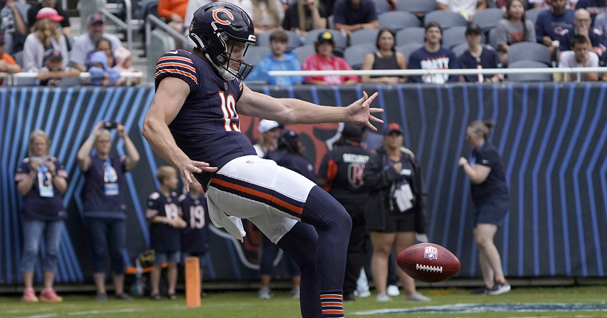 jacobinfante24's tweet image. Win percent changes for the #Bears after each of Tory Taylor's 5 punts, per ESPN:

+1.9%
+0.9%
-3.2%
+7.0%
+8.0%

That's a net gain of a 22.7% chance to win from his punts alone. He played a huge role in the win today.