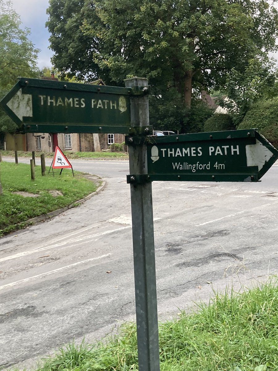 Andysin33's tweet photo. Finished my cross-England 9 day 280 mile Severn-North Sea run/walk/wade.  Thanks as ever to the amazing volunteers who maintain the @ThamesPathNT.  Seeing the frequent markers and signposts kept me grounded in why this is such a special journey through the heart of England. https://t.co/RUV5DN5B0e