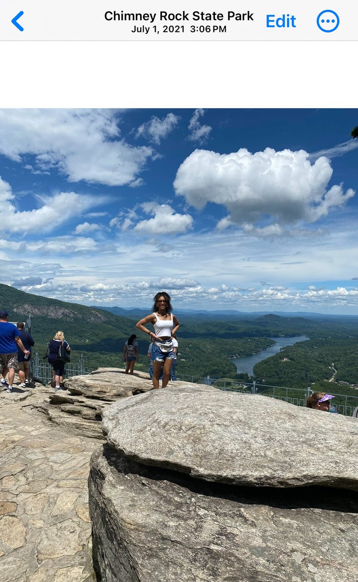 KjFlips05's tweet image. Today I ask for prayers for my family and all of those affected in the surrounding areas of Hendersonville and Asheville, North Carolina. This is my mom’s hometown. I have spent a lot of summers and countless holidays there. 
🙏🏾💔 #hendersonvilleNC
 #ashevilleflood #chimneyrock