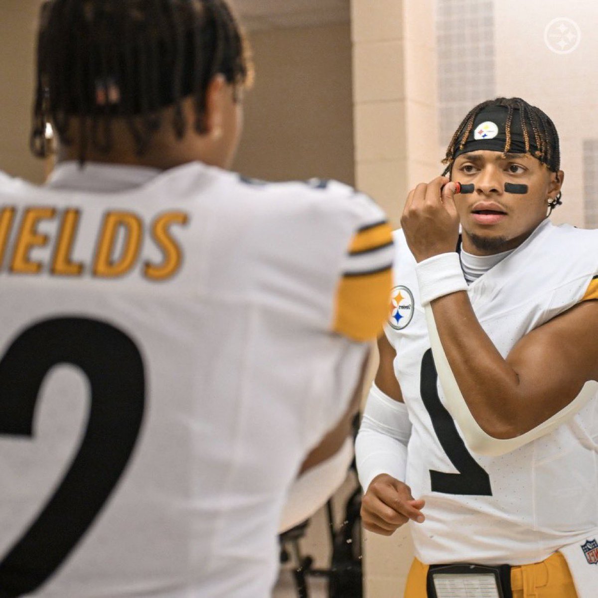 PickensBurgh's tweet photo. Justin Fields vs the Colts 

367 yards.

3 Touchdowns.

Still QB1. Onto next week. https://t.co/qWlTzvyhoA