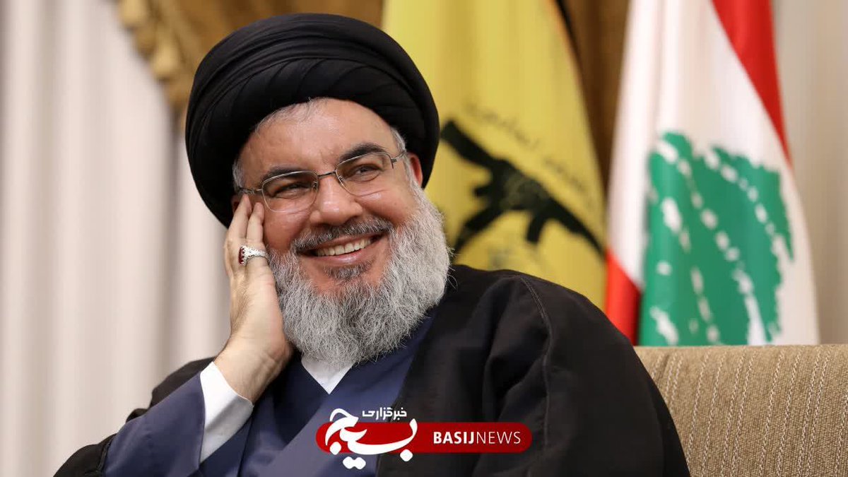 zenab_abaciyan's tweet photo. پوستر اختصاصی بسیج | خون شهید سید عباس موسوی بر زمین نماند، خون شهید سید حسن هم بر زمین نخواهد ماند

بخشی از پیام امام خامنه‌ای به مناسبت شهادت جناب سیدحسن نصرالله رضوان‌الله‌علیه دبیرکل شهید حزب‌الله لبنان
#السيد_حسن_نصرالله

#حزب_الله_سرافراز https://t.co/LsPBNYuCM5