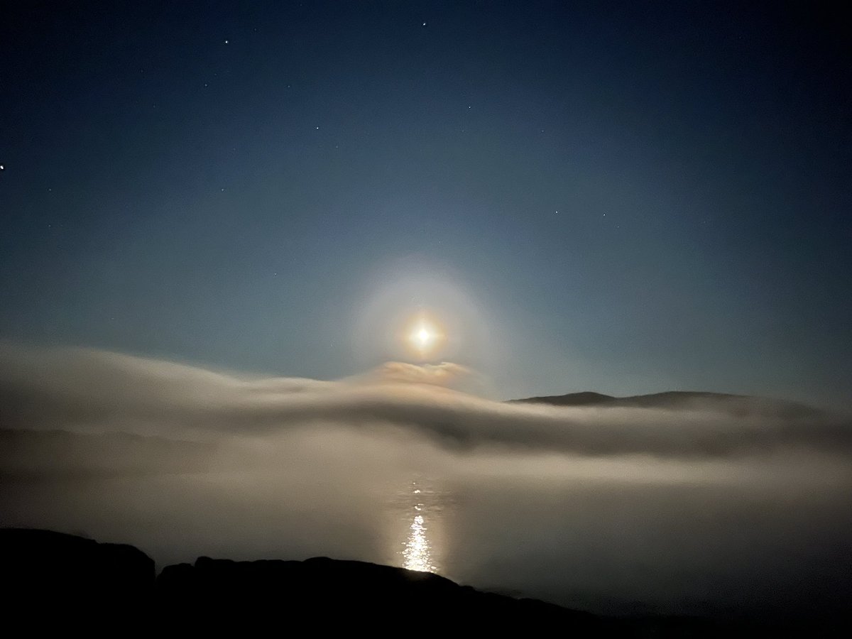 ratherbrunning's tweet image. This was such an incredible sight! After sea kayaking in thick sea fret all day we were camped round the fire and it suddenly both dropped and lifted to leave an inversion across the sea. No filters here - just the iPhone! #taransay #isleofharris #magic