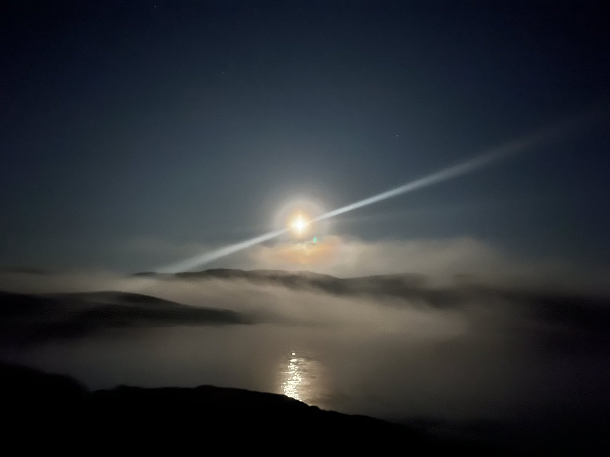 ratherbrunning's tweet image. This was such an incredible sight! After sea kayaking in thick sea fret all day we were camped round the fire and it suddenly both dropped and lifted to leave an inversion across the sea. No filters here - just the iPhone! #taransay #isleofharris #magic