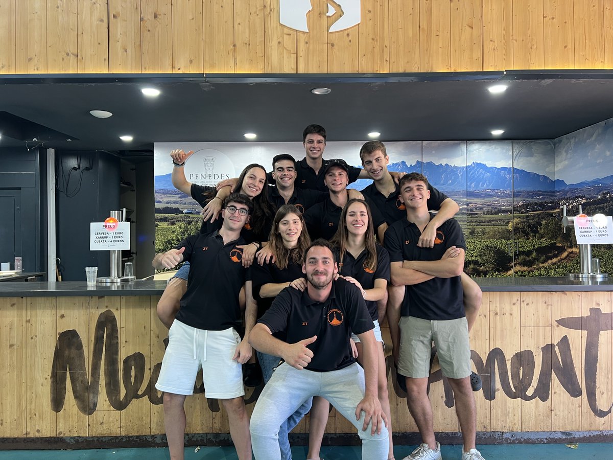 Ho hem tornat a fer...

La nova essència🫡

#castellers #castells