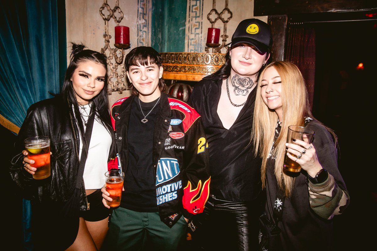 itspandorah's tweet photo. girl$ https://t.co/dytAXaq9k4