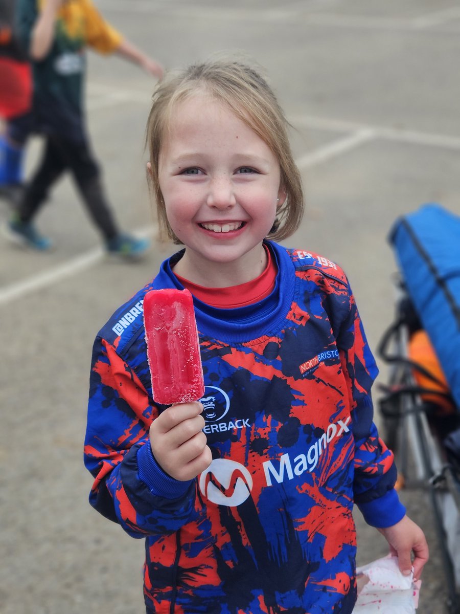 ❤️💙 Proud of this one today 💙❤️

Gave it her best all morning at the Frampton Festival, getting a try for her hard work and effort, which she couldn't stop smiling about after 🙂🏉

Cashed in her match fee for an ice lolly at the end also 🍦 

#MinisRugby
#TREDS
#Fun