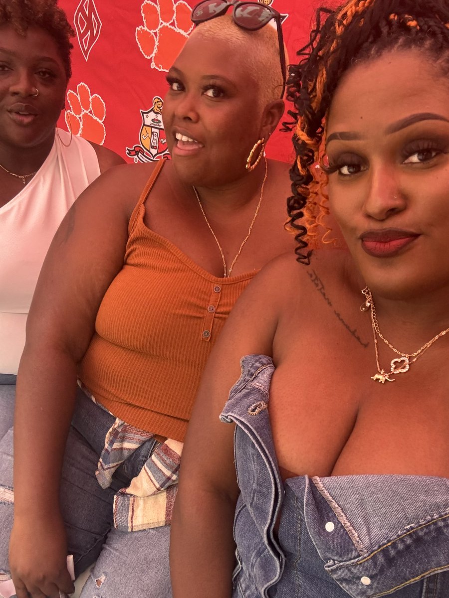 Ms. Goody Two Shoes tweet media