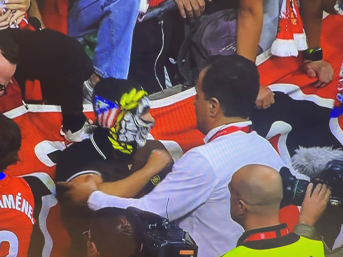 Están dialogando con gente que va a ver el fútbol así.