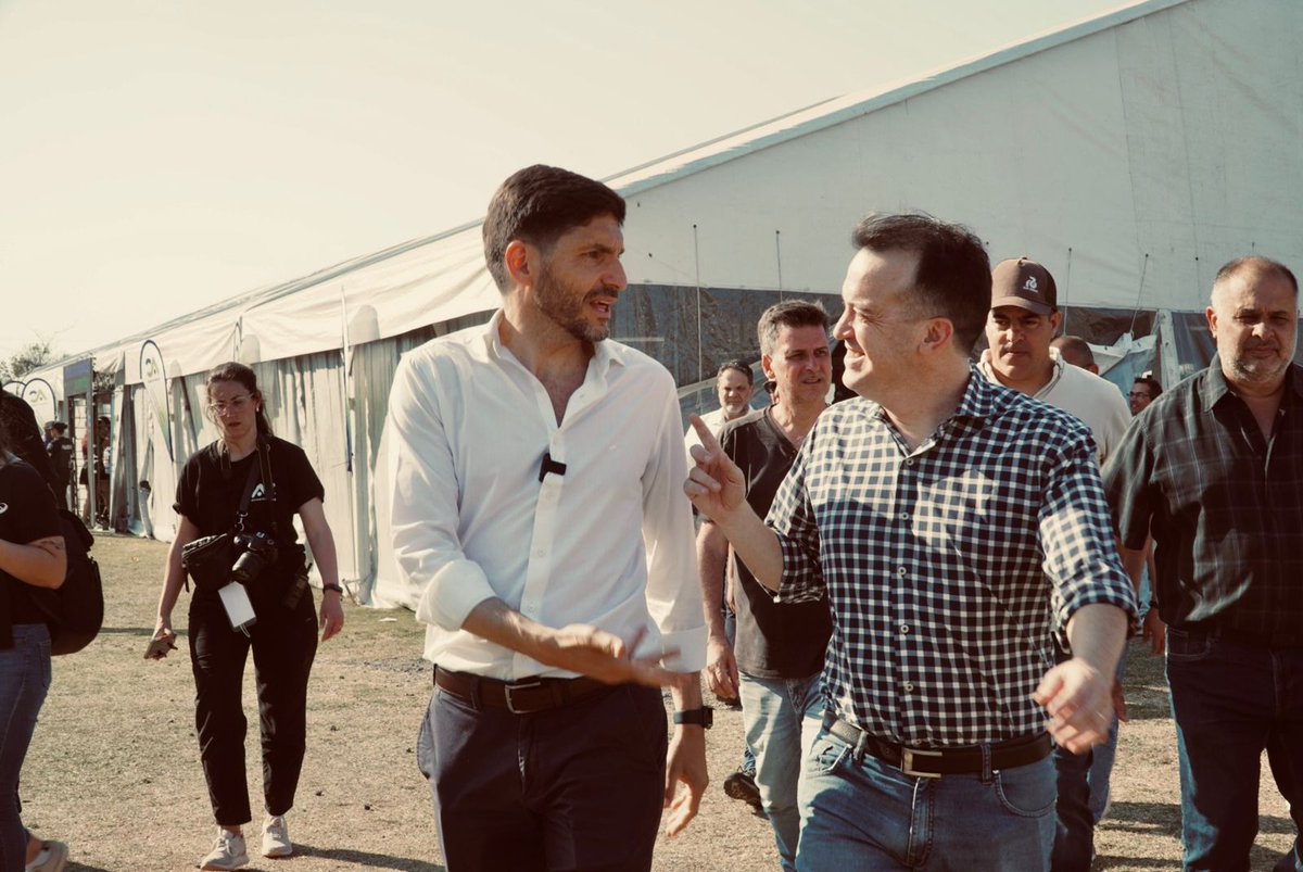 ¡Fiestas patronales en la ciudad de Alvear! 
Un gran encuentro con música, concurso de asadores a la estaca, paseo de artesanos y entretenimiento para disfrutar en familia, con la presencia del Gobernador <a href="/maxipullaro/">Maximiliano Pullaro</a>. Felicitaciones a @carlosfpighin y a todo el equipo 👏🏻