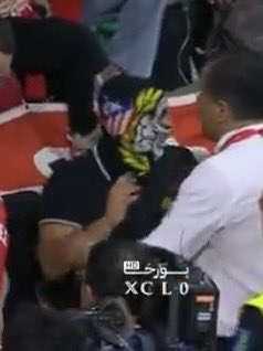 Un tío que va al fútbol así no creo que su intención sea ir a animar y disfrutar de su equipo