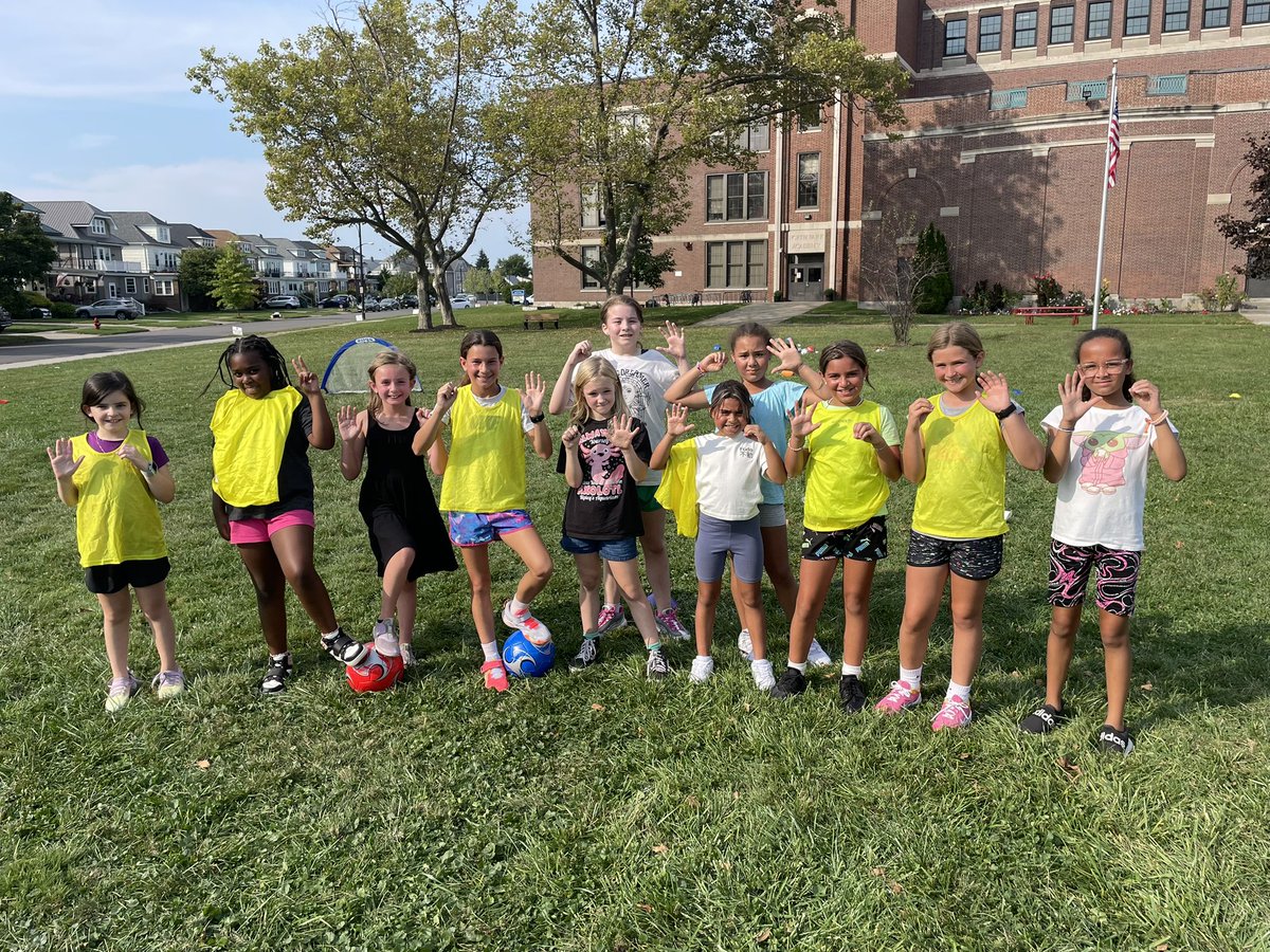 TheChampProject's tweet image. Next stop for TCP Plays is North Park Community School. Thanks to Coach Brewer for making after school intramurals happen! @UWBEC @ProjectPlayWNY @RCWJRF