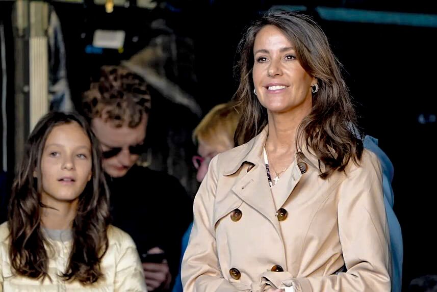 royalchildren_'s tweet photo. Princess Marie of Denmark, Count Henrik and Countess Athena of Monpezat attend the opening of the Tønder Festival 2024, in Tønder, Denmark 🎡 -August 21st 2024.
.
#PrincessMarie #CountHenrik #CountessAthena #Denmark https://t.co/jAdQSTceVX